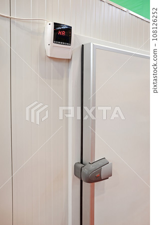 Fridge Reefer Door 108126252