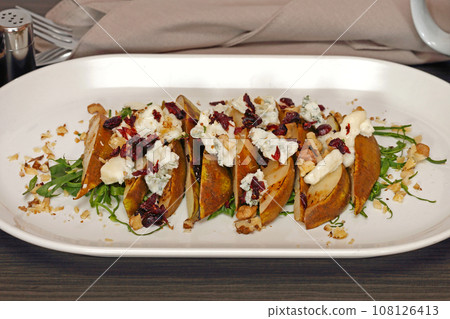 Pears Blue Cheese Walnuts Pears Blue Cheese Walnuts 108126413