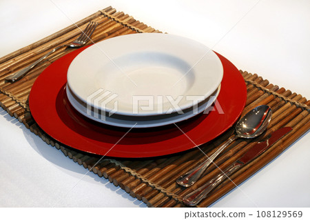 Plate over bamboo 108129569