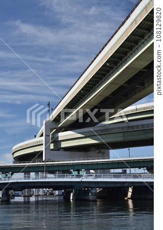 Tempozan Ohashi Bridge and Iron Bridge 108129820