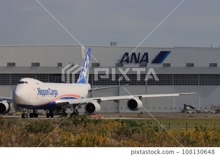 大型貨機747準備起飛 108130648