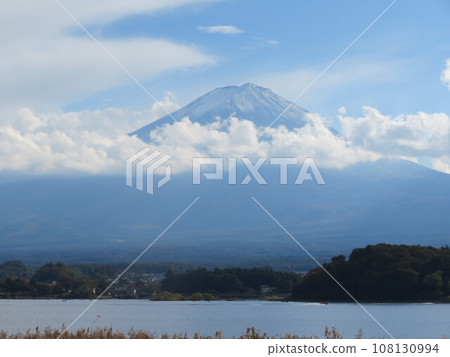 View of Mt. Fuji from the shore of Lake Kawaguchi 108130994
