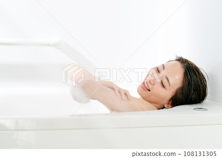 Bath time relaxing steam 108131305