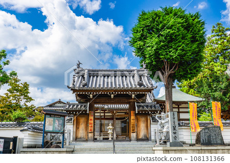 大阪府交野市星田正傳寺二王門 108131366