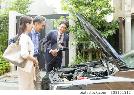 dealer couple car dealer couple car 108131512