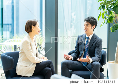 商務討論面試談話 商務討論面試談話 108131841