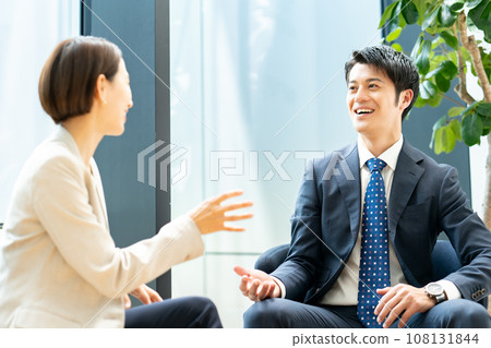 商務討論面試談話 108131844