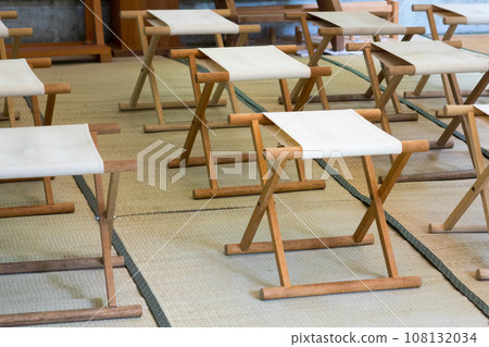 Japanese-style folding chair made of plain wood and white cloth 108132034