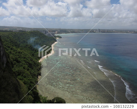 [Guam] Panoramic view of Tumon Bay from Koibito Misaki 108132229