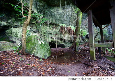 Scenery of Kumaso hole in the mountains 108132607