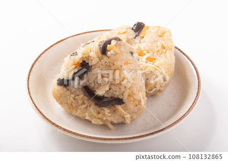 Kotake mushroom rice ball cooked with rice 108132865