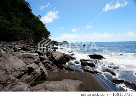 大石滾落的遠峰海岸風景 108133723