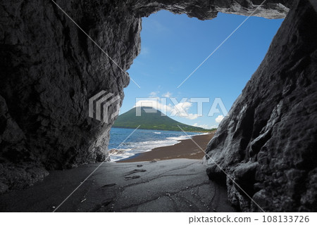 從洞內看到開聞岳的美景 108133726