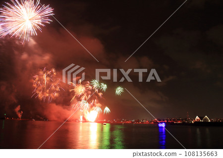 Scenery of fireworks going off over Kagoshima Bay 108135663