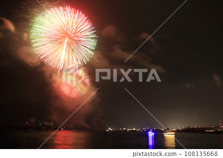 Colorful fireworks spread across the night sky 108135668