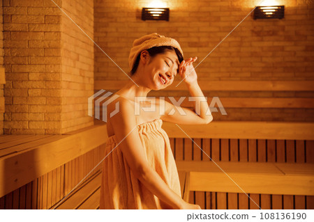 Young woman entering a sauna 108136190