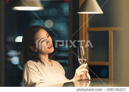Women with champagne glasses 108136221