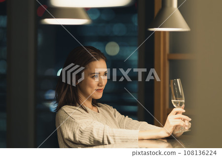 Women with champagne glasses Women with champagne glasses 108136224