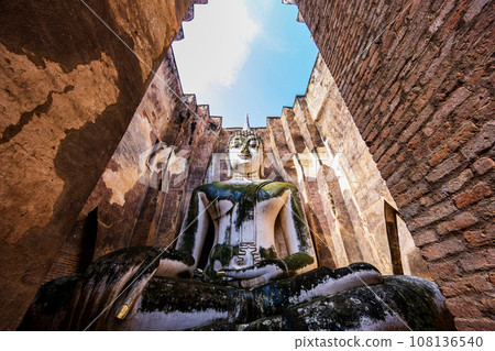 Thailand's Sukhothai Wat Si Chum Historical Park Sukhothai Thailand's historic capital was Mahathat. The UNESCO World Heritage Location is Sukhothai Historical Park.. 108136540