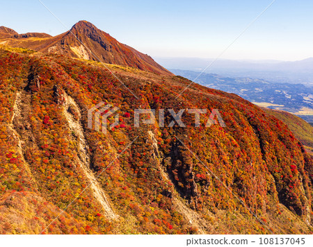 Spectacular views of the Kuju Mountains Autumn leaves 2023 Spectacular views of the Kuju Mountains Autumn leaves 2023 108137045