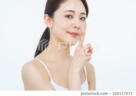 女性美麗，安靜 108137671