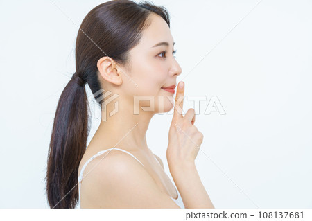 Female beauty, be quiet 108137681