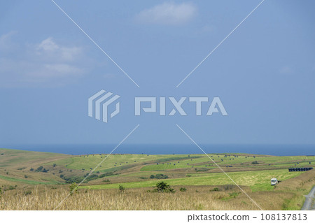 View of blue sky, horizon and wide land 108137813