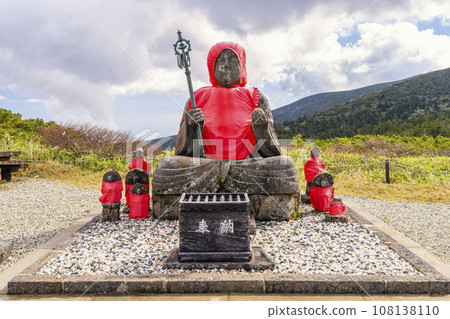 山形縣山形市藏王纜車地藏山頂站前的藏王地藏像秋天的山形藏王地藏像 108138110