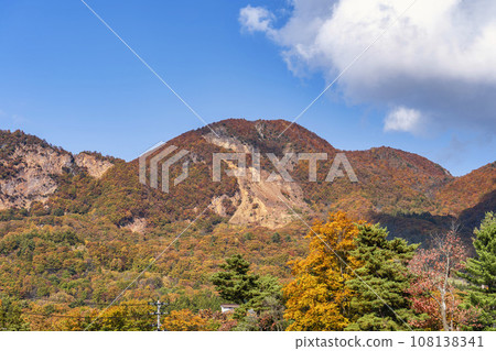 Yamagata Zao in autumn, landscape of the Zao mountain range with autumn leaves, Yamagata City, Yamagata Prefecture 108138341