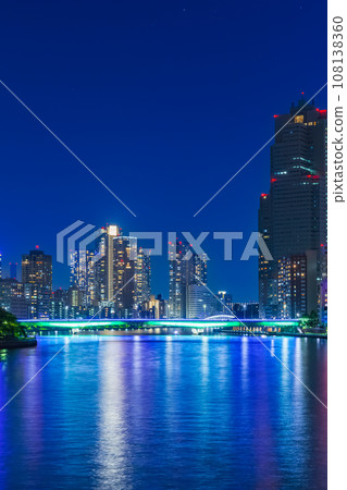 Illuminated Tsukuda Ohashi Bridge and cityscape spanning the Sumida River 108138360