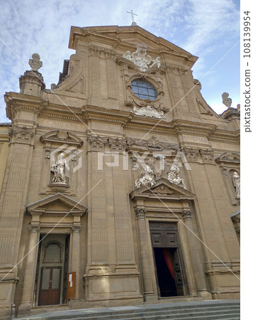 San Gaetano, also known as Santi Michele e Gaetano, is a Baroque church in Florence, Italy, located on the Piazza Antinori. 108139954
