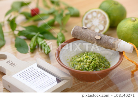 A seasoning unique to Japan: Yuzu pepper Making Yuzu pepper using green yuzu A seasoning unique to Japan: Yuzu pepper Making Yuzu pepper using green yuzu 108140271