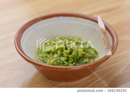 A seasoning unique to Japan: Yuzu pepper Making Yuzu pepper using green yuzu 108140291