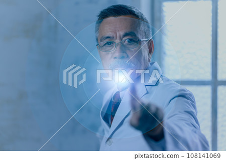 A man wearing a white suit 108141069