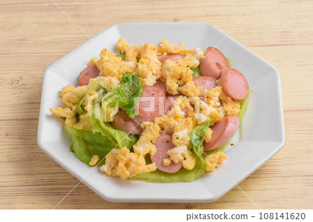 Stir-fried lettuce and fish sausage 108141620