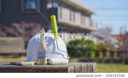 繪畫工具與頭盔 | 裝潢/油漆公司/DIY 圖像 繪畫工具與頭盔 | 裝潢/油漆公司/DIY 圖像 108142560