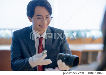 評估相機鏡頭的採購專家 評估相機鏡頭的採購專家 108144060