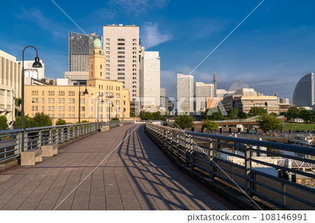 [神奈川縣] 清晨的橫濱皇后塔/藏之花公園 108146991