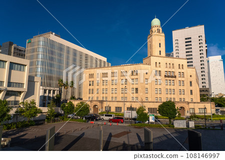 [Kanagawa Prefecture] Yokohama Queen Tower/Zo-no-hana Park in the early morning 108146997