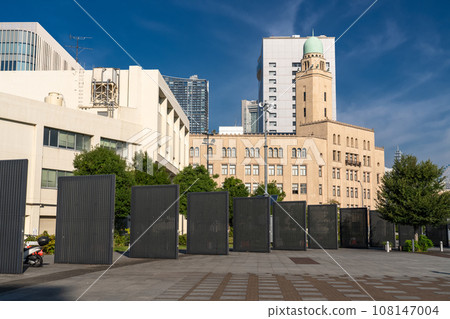 [神奈川縣] 清晨的橫濱皇后塔/藏之花公園 108147004