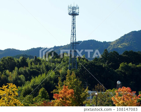 Radio tower surrounded by autumn leaves (Autumn scenery of Kanda Park '23) 108147083