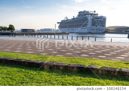《Kanagawa Prefecture》Scenery of Yokohama port town - Zou-no-hana Park and luxury cruise ship 《Kanagawa Prefecture》Scenery of Yokohama port town - Zou-no-hana Park and luxury cruise ship 108148154