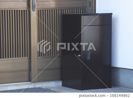 日式入口處設有送貨箱 日式入口處設有送貨箱 108149862