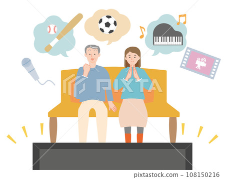 家長和孩子在大螢幕電視上觀看體育、音樂和電影等各種節目。 家長和孩子在大螢幕電視上觀看體育、音樂和電影等各種節目。 108150216