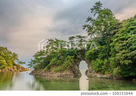 Myokyo Cave, Fukui Prefecture, Takahama Town, Wakasa Bay Myokyo Cave, Fukui Prefecture, Takahama Town, Wakasa Bay 108151644