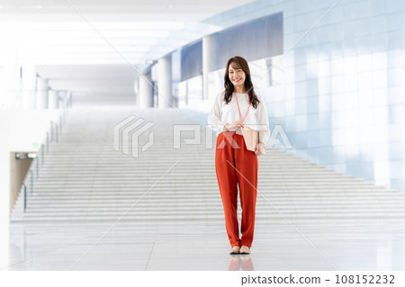 A young female engineer in the office 108152232