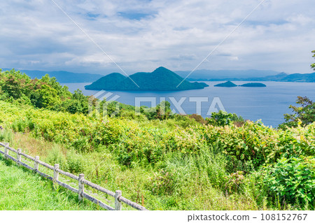 （北海道）洞爺湖和筒倉展望台的景色 108152767