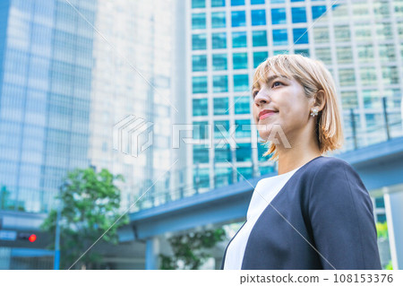 female freelancer 108153376