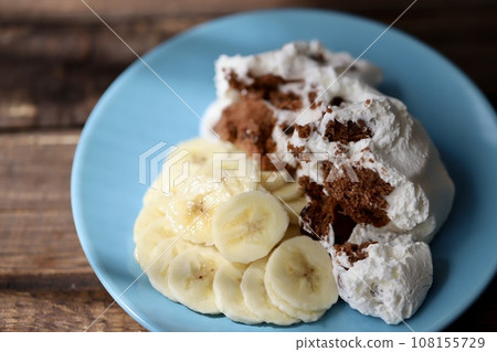 Moist chocolate cookie and cream scoop cake Moist chocolate cookie and cream scoop cake 108155729