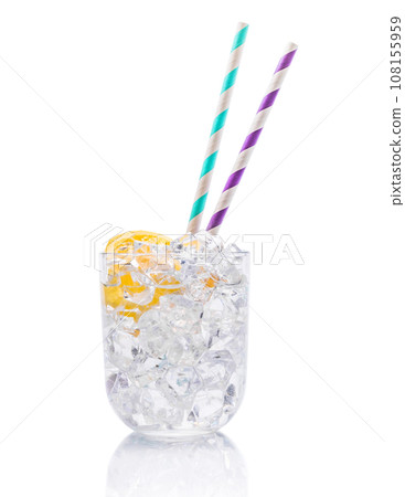 Ice water with lemon and straws 108155959